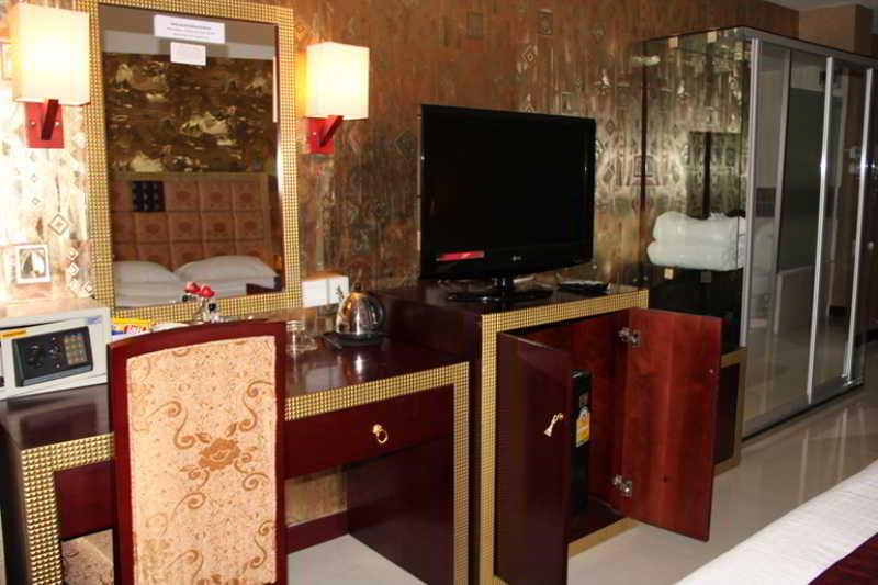 The Privi Suites Pattaya Esterno foto