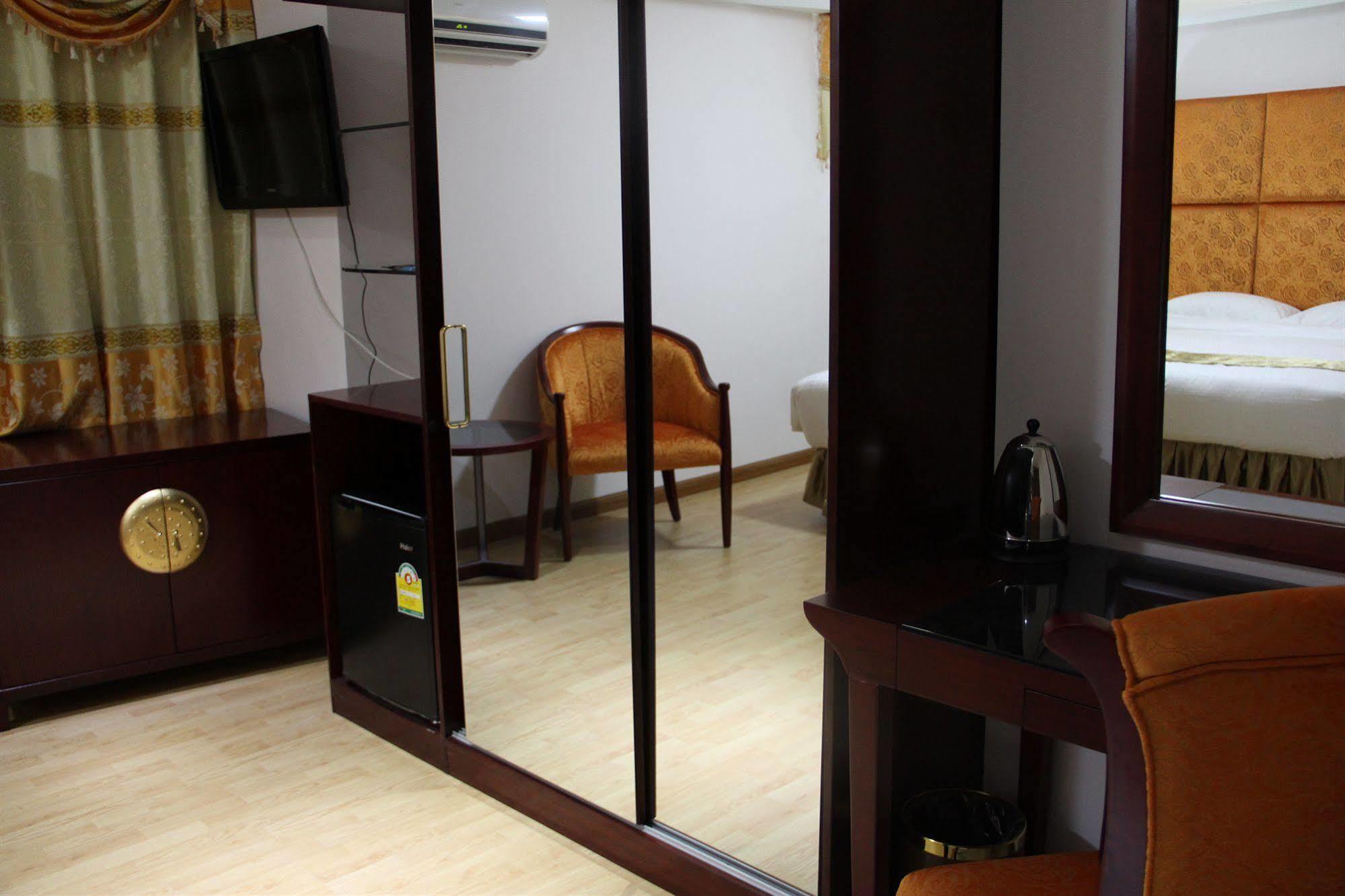 The Privi Suites Pattaya Esterno foto