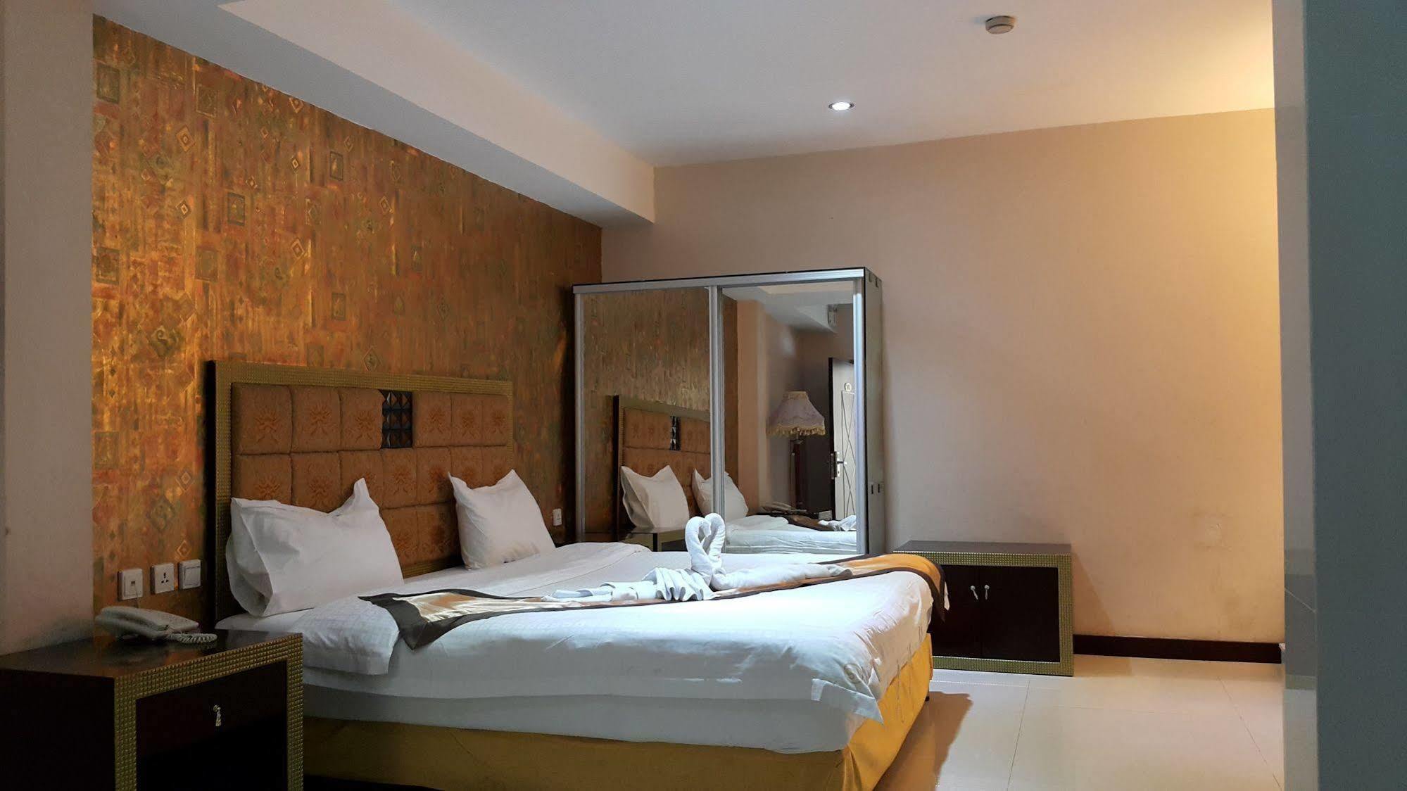 The Privi Suites Pattaya Esterno foto