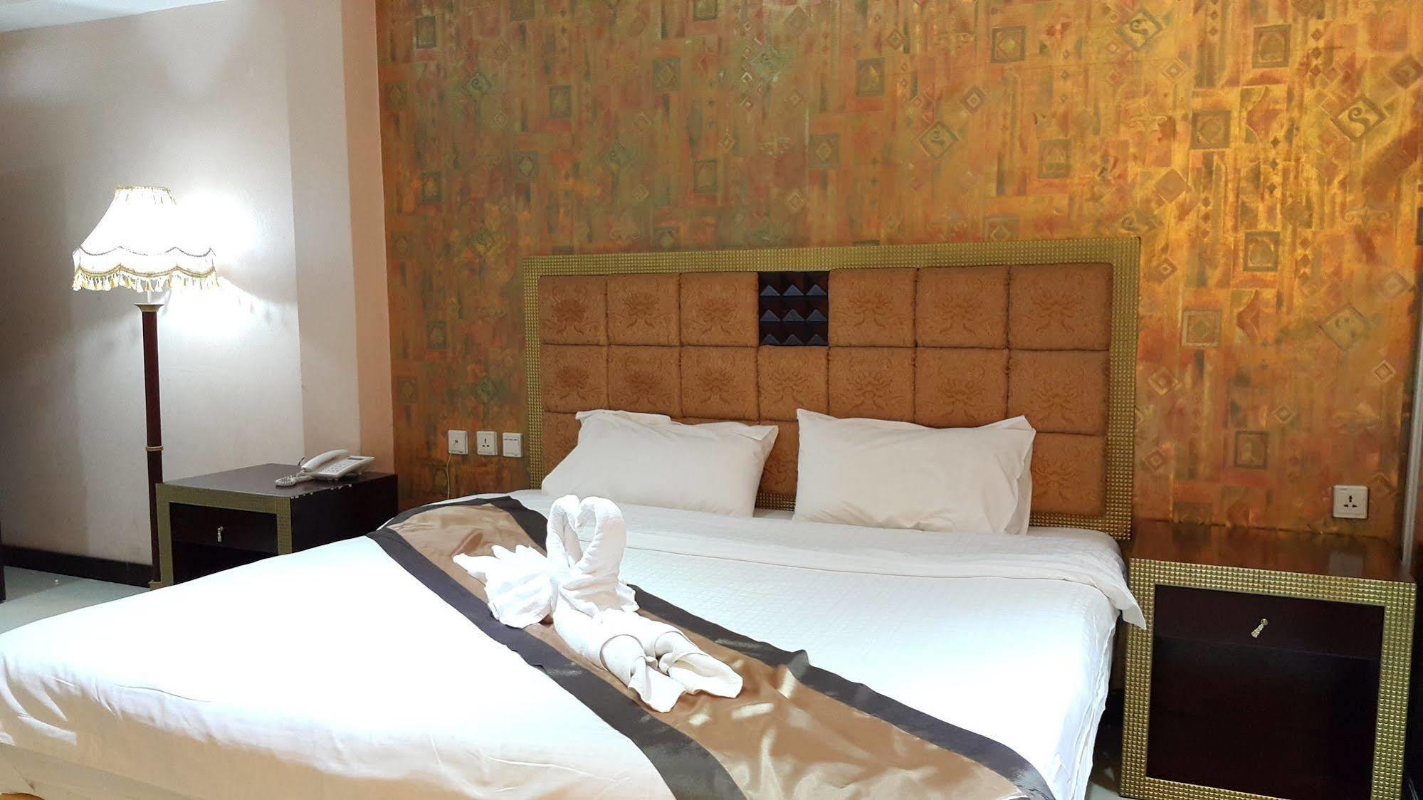 The Privi Suites Pattaya Esterno foto