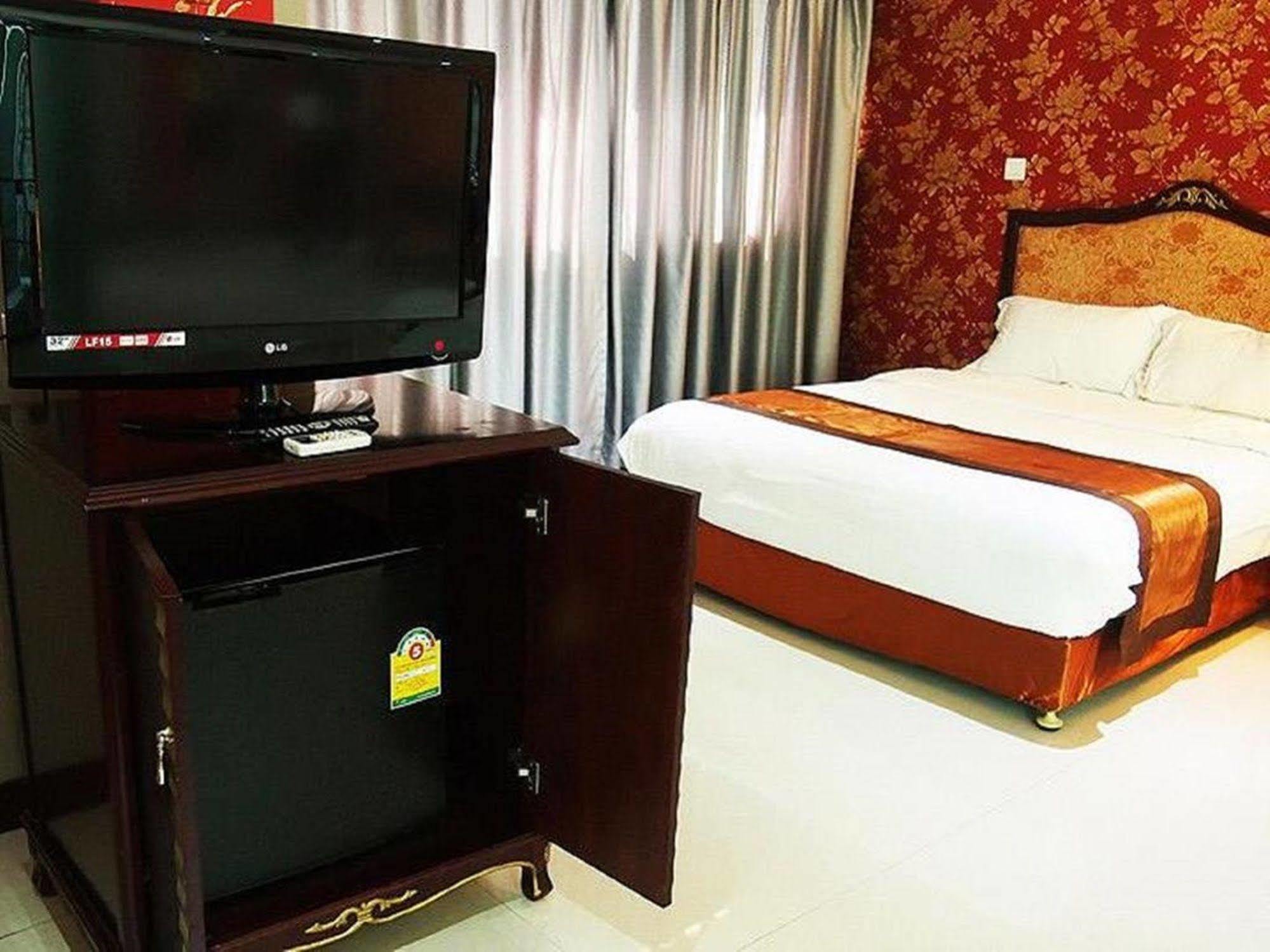 The Privi Suites Pattaya Esterno foto